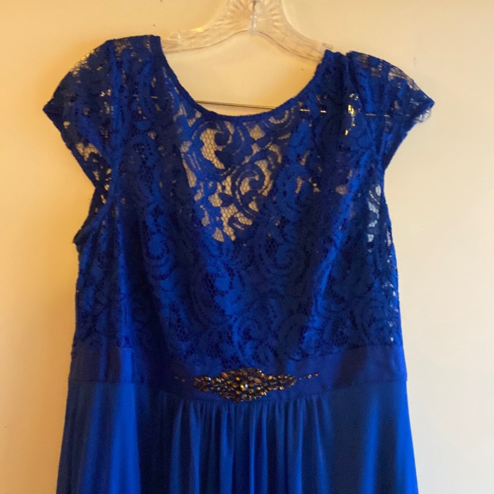 Adrianna Pappel woman’s short-sleeve gown